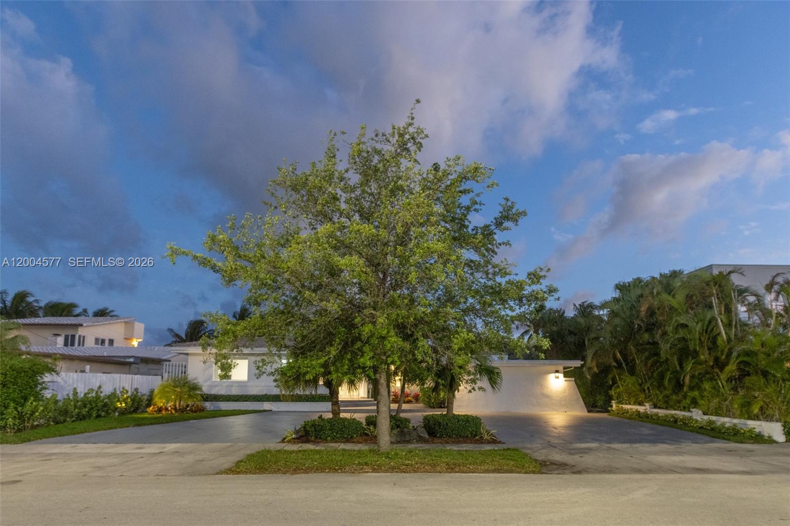 1690 Daytonia Rd Miami Beach, FL 33141