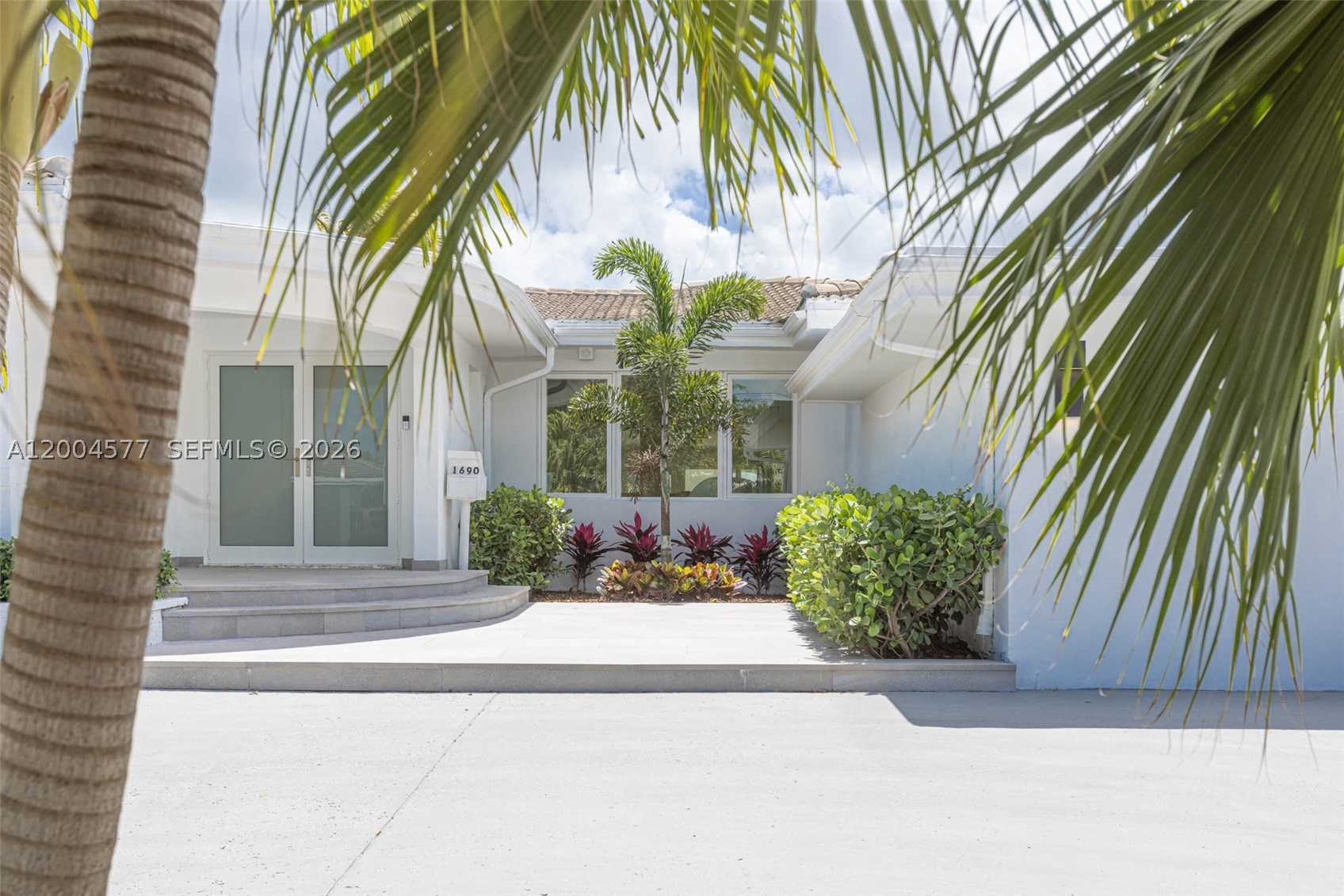 1690 Daytonia Rd Miami Beach, FL 33141