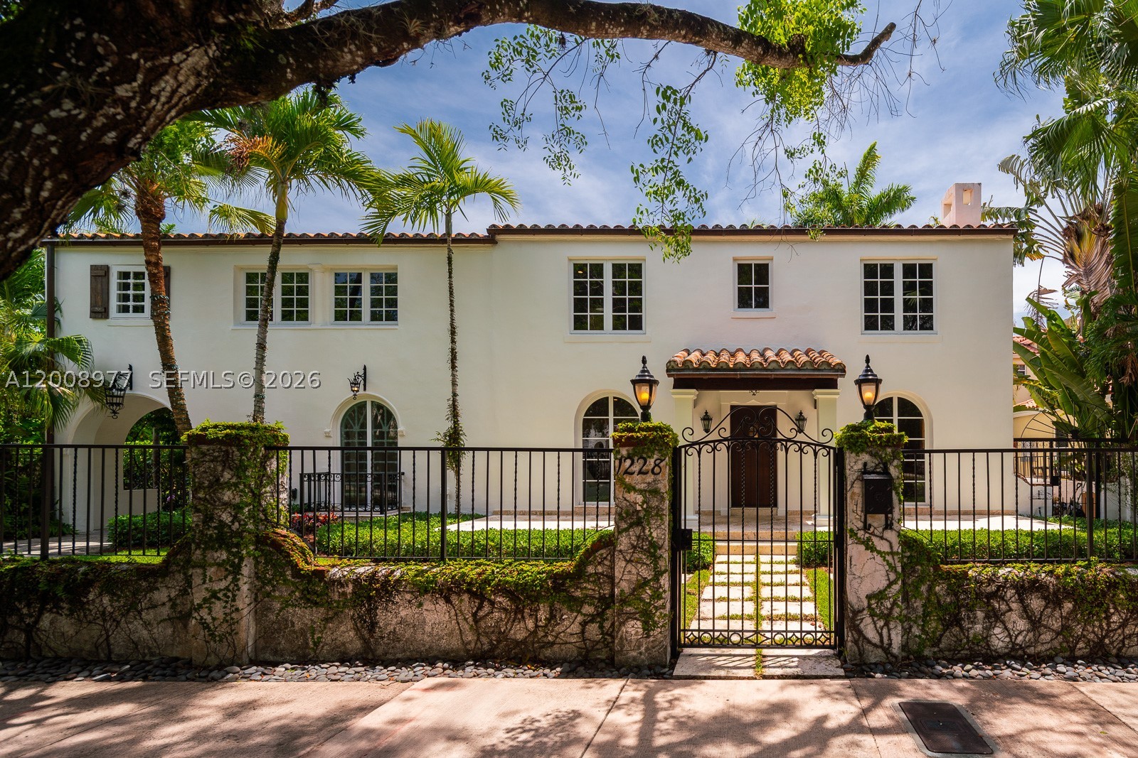 1228 Alhambra Cir Coral Gables, FL 33134