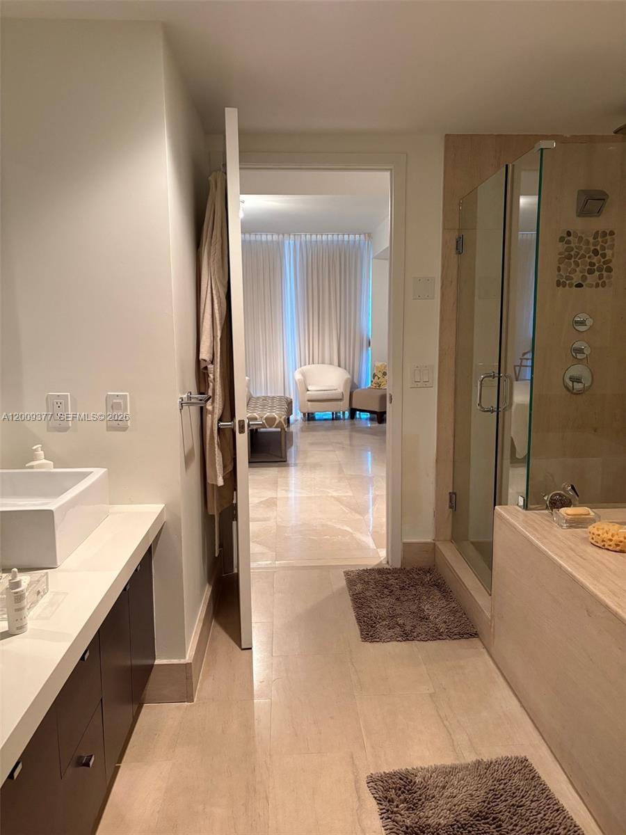 5875 Collins Ave #708 Miami Beach, FL 33140