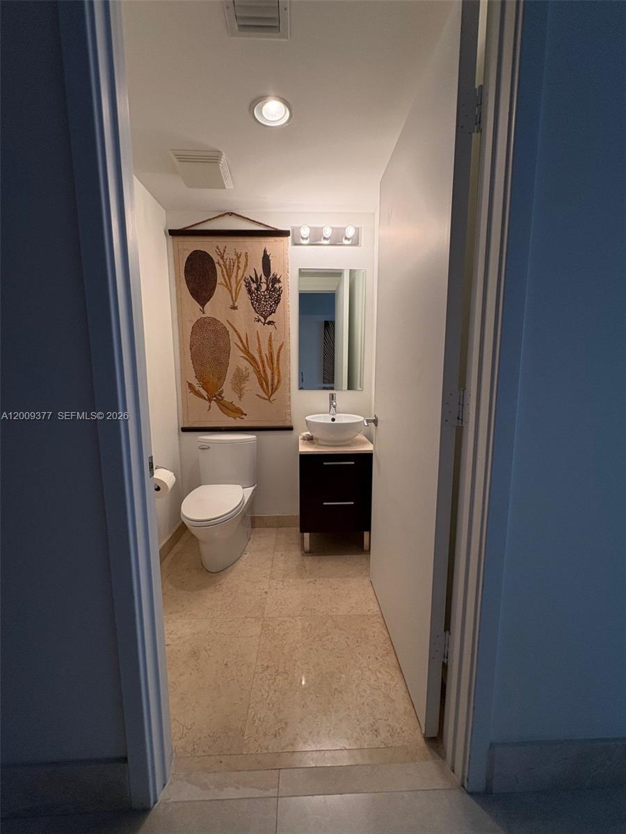 5875 Collins Ave #708 Miami Beach, FL 33140