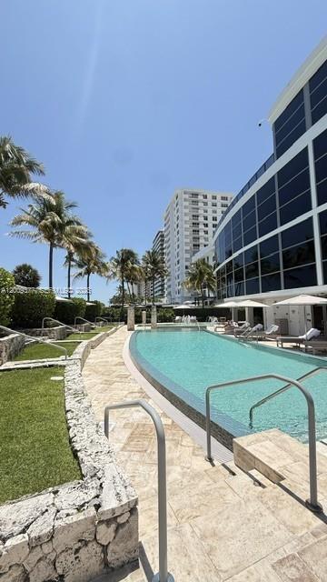 5875 Collins Ave #708 Miami Beach, FL 33140