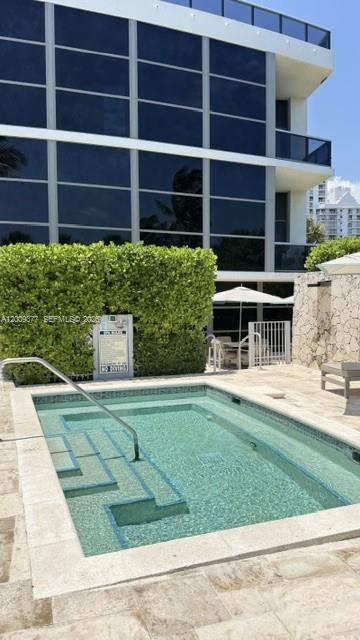 5875 Collins Ave #708 Miami Beach, FL 33140