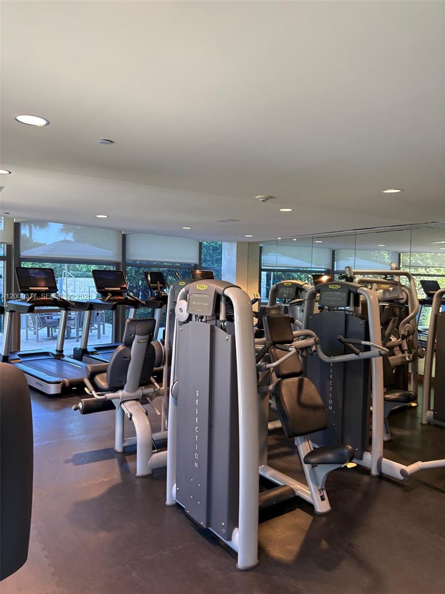 5875 Collins Ave #708 Miami Beach, FL 33140