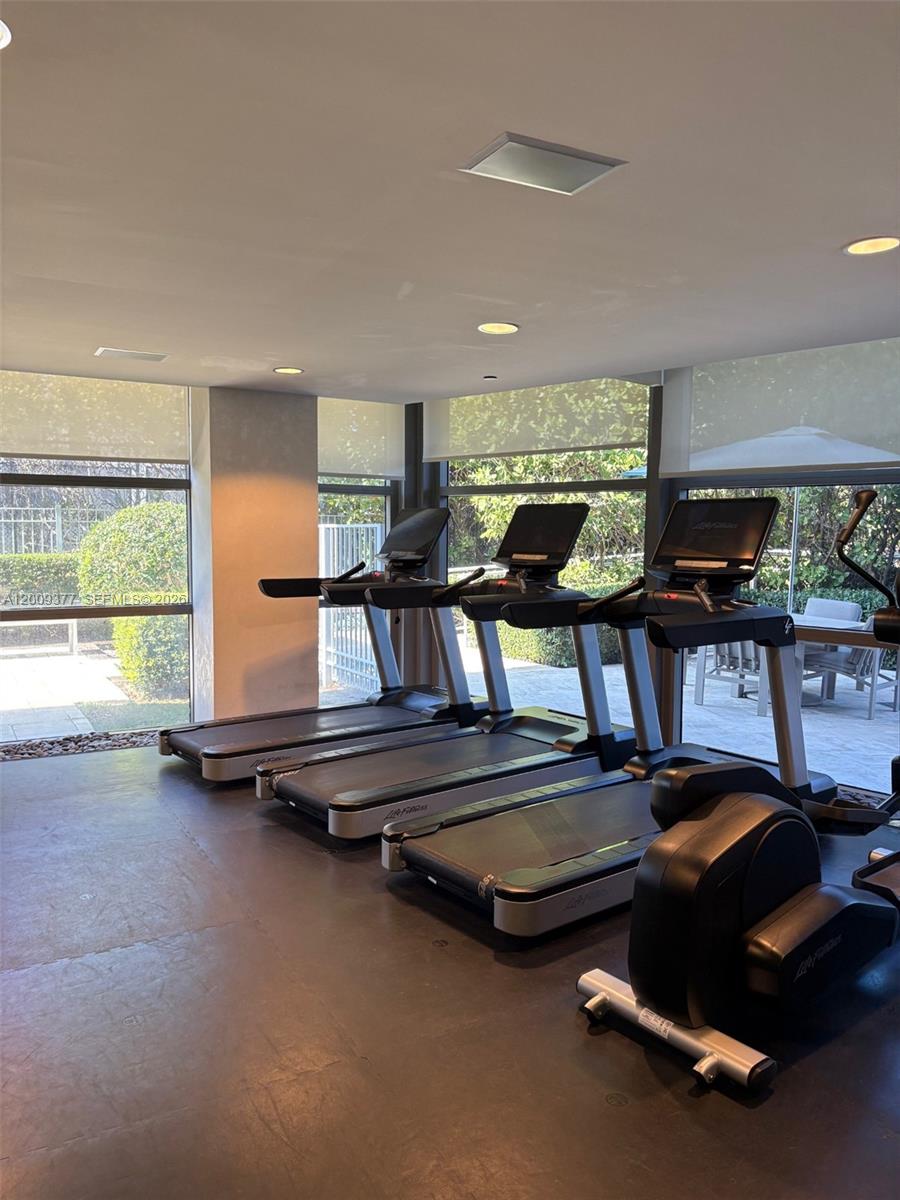 5875 Collins Ave #708 Miami Beach, FL 33140