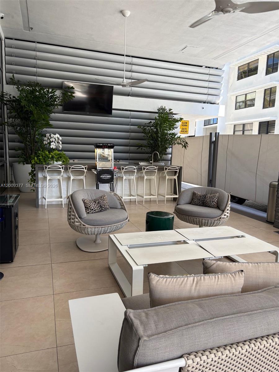 5875 Collins Ave #708 Miami Beach, FL 33140