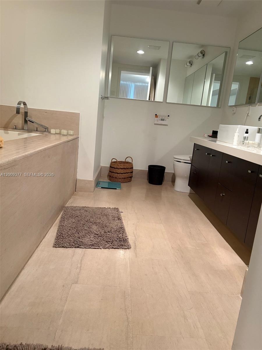 5875 Collins Ave #708 Miami Beach, FL 33140
