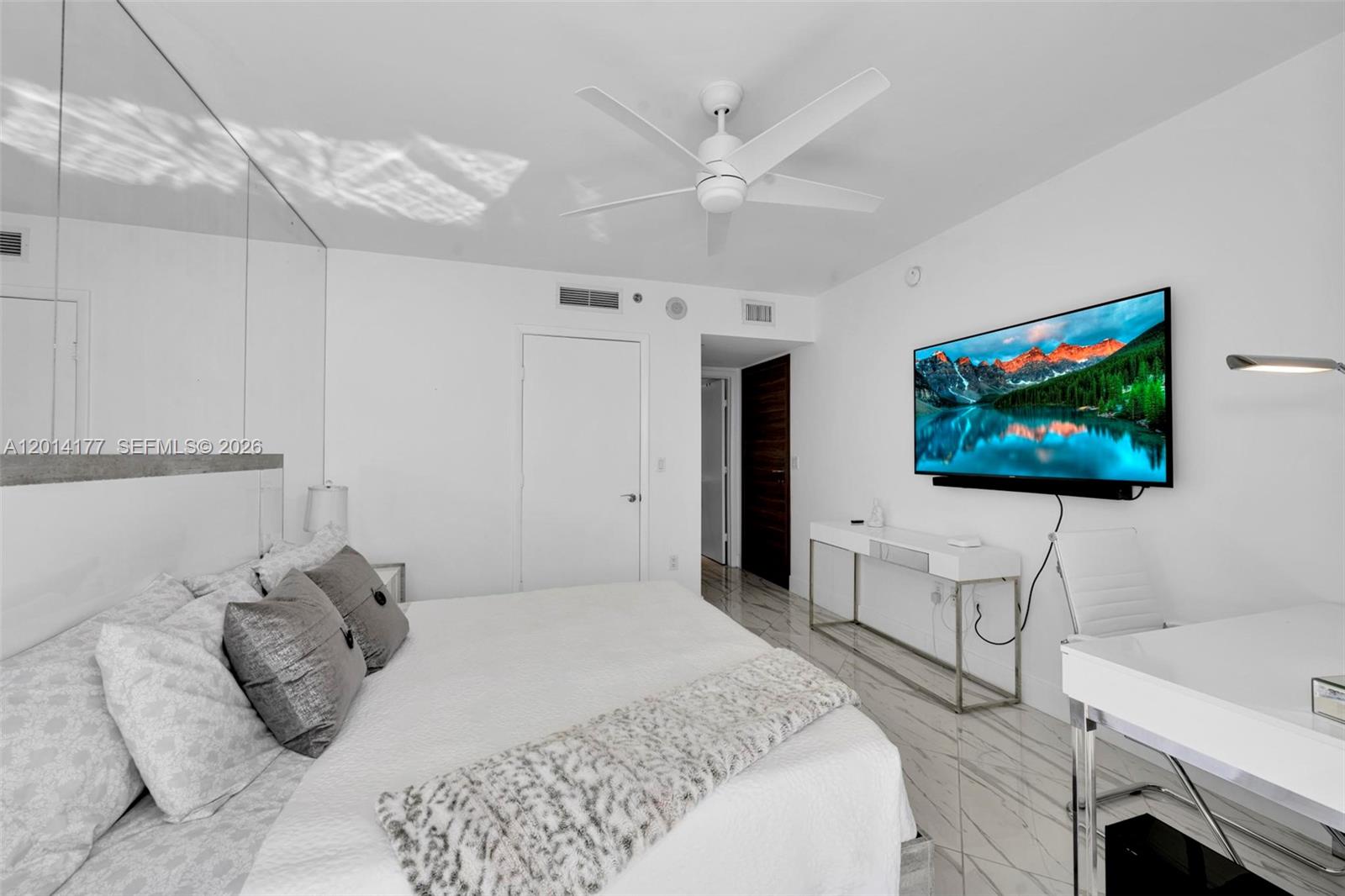 image Beach Club 215