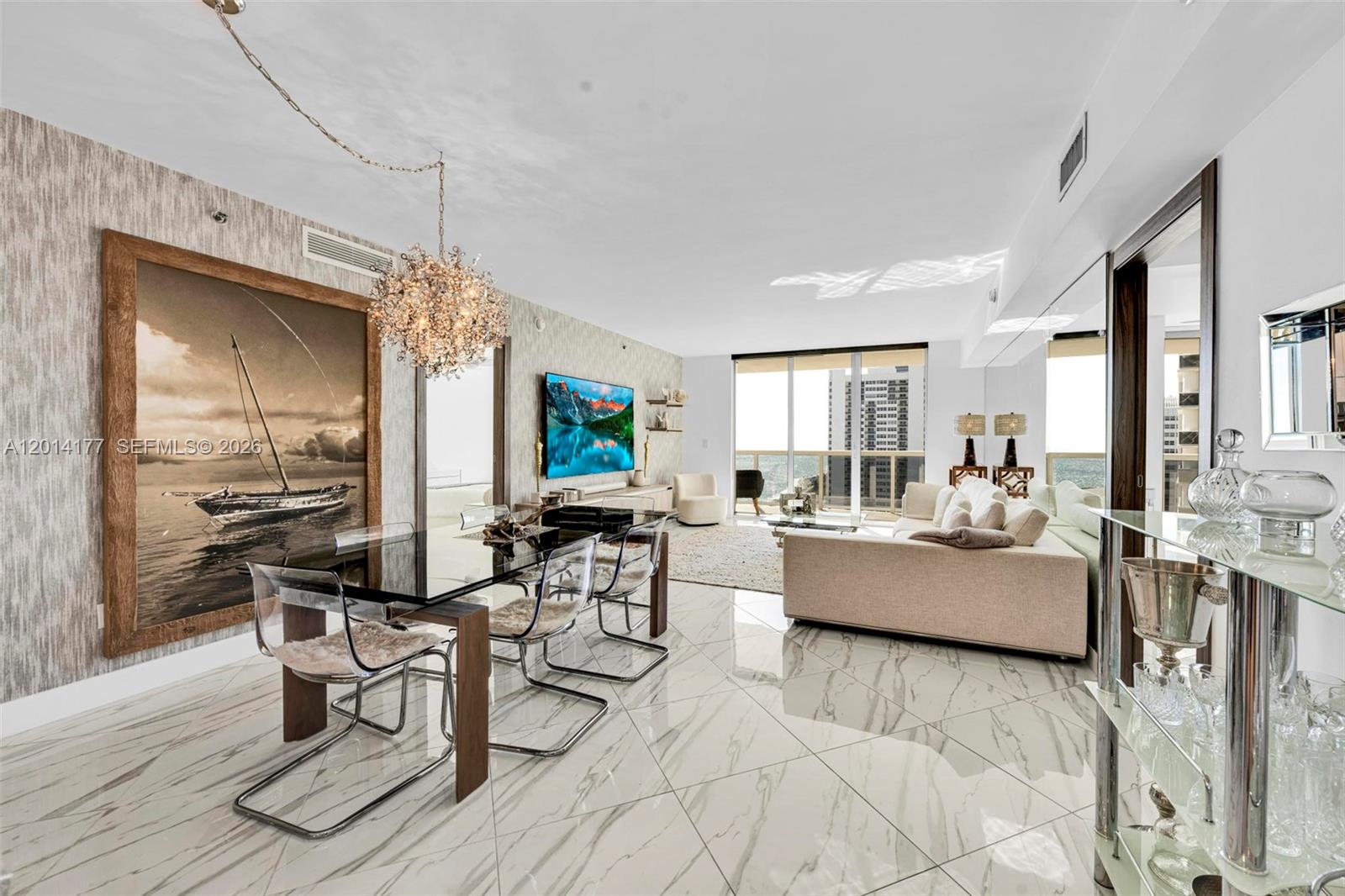 image Beach Club 24