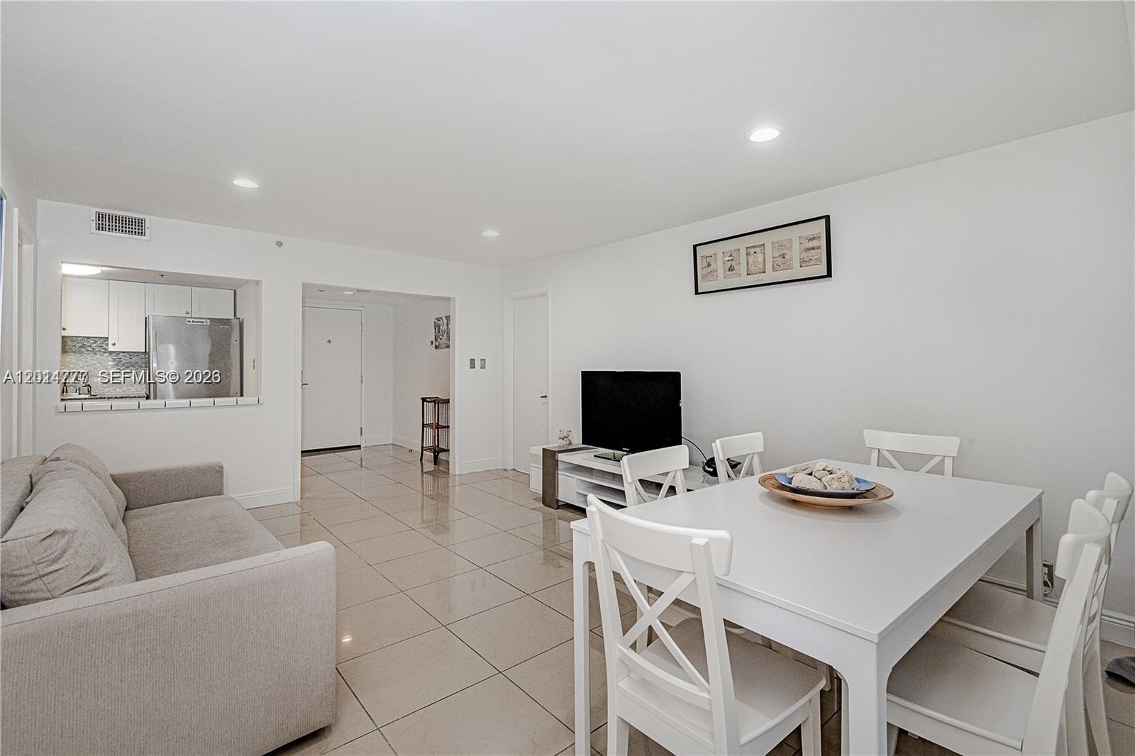 5225 Collins Ave #407 Miami Beach, FL 33140