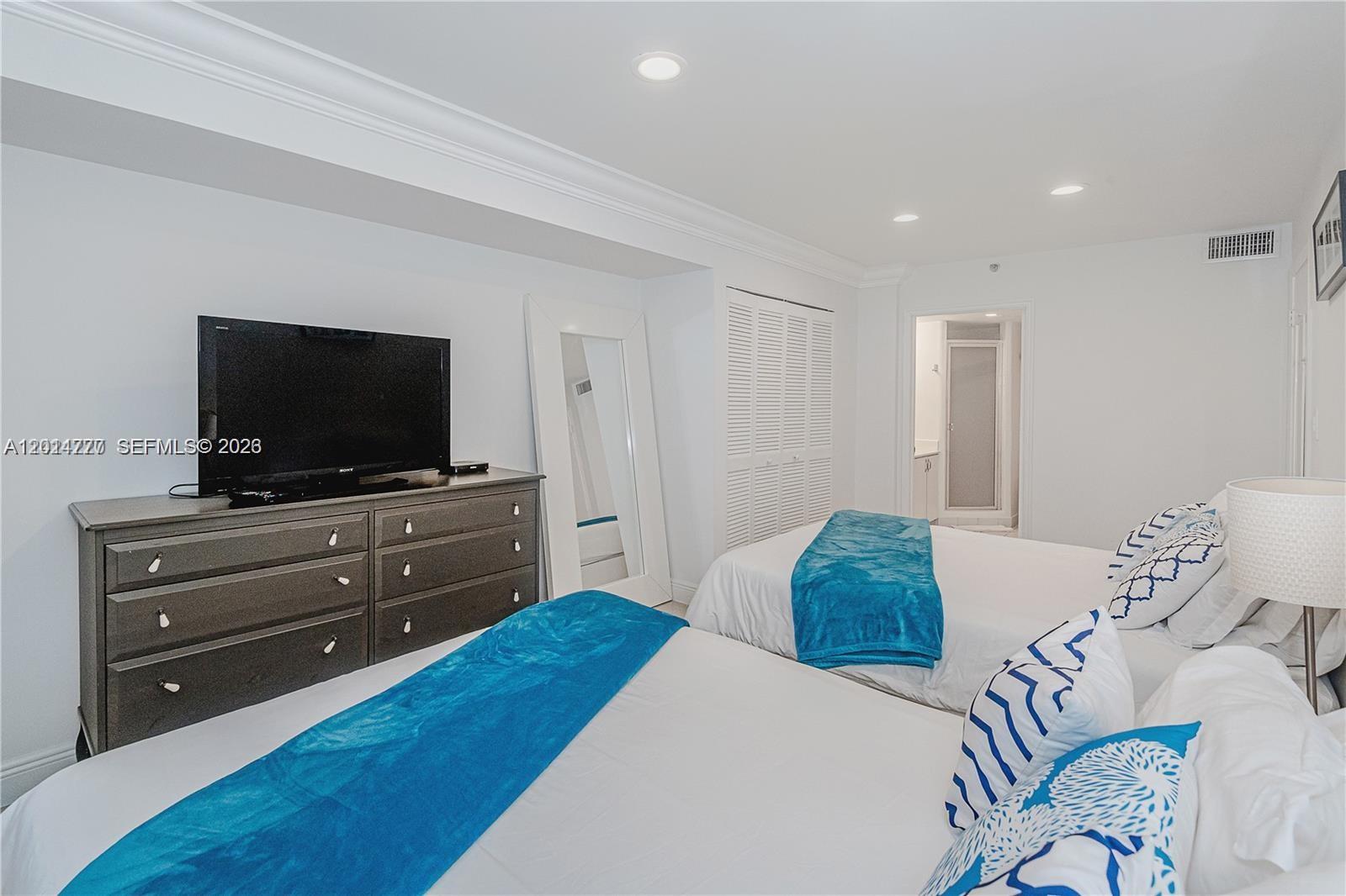 5225 Collins Ave #407 Miami Beach, FL 33140