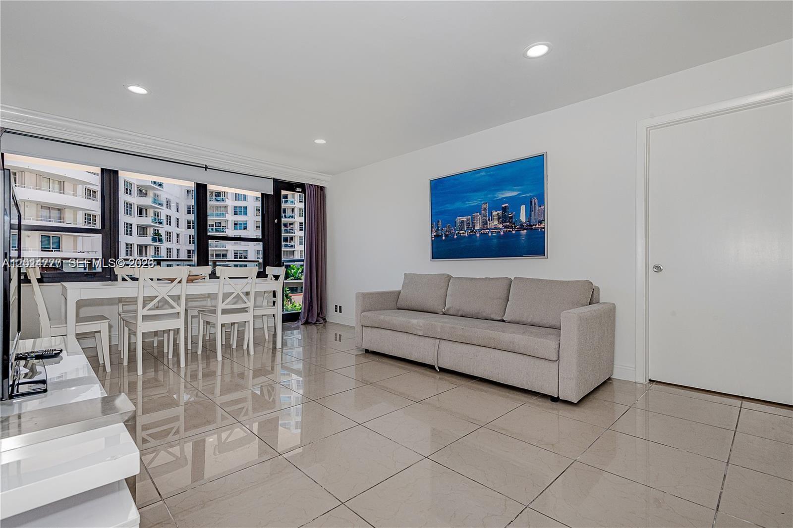 5225 Collins Ave #407 Miami Beach, FL 33140