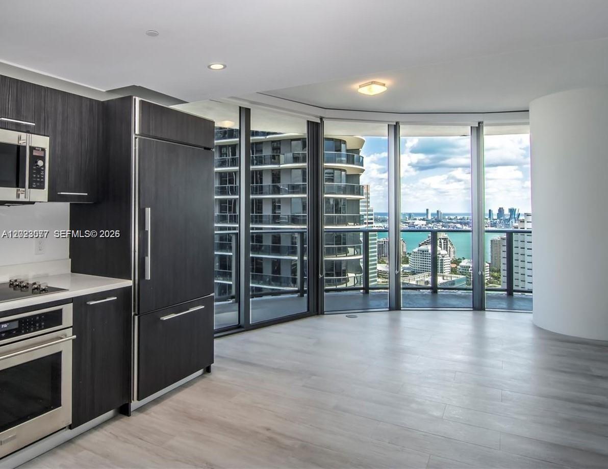 45 SW 9th St #3501 Miami, FL 33130