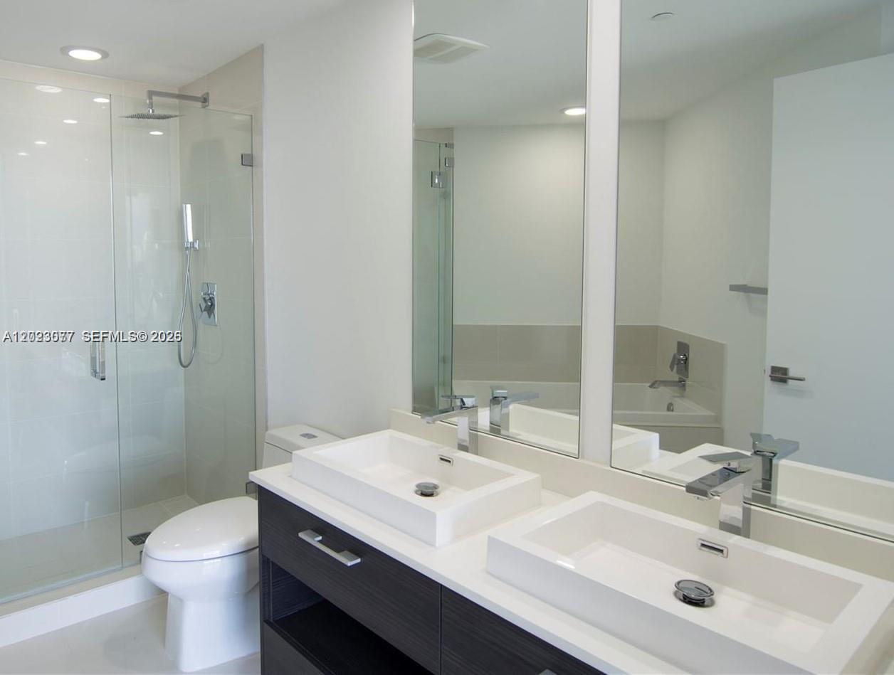 45 SW 9th St #3501 Miami, FL 33130