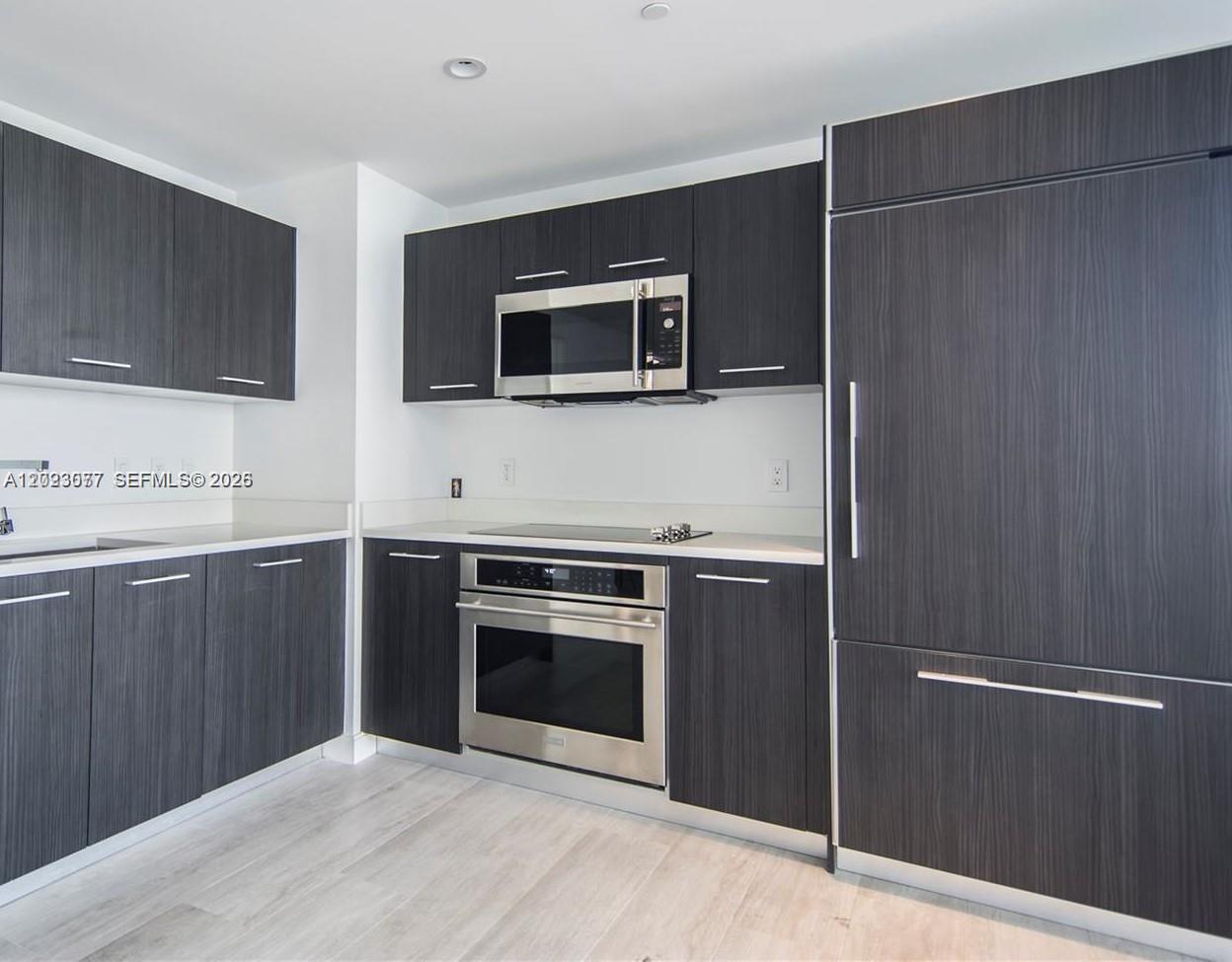45 SW 9th St #3501 Miami, FL 33130