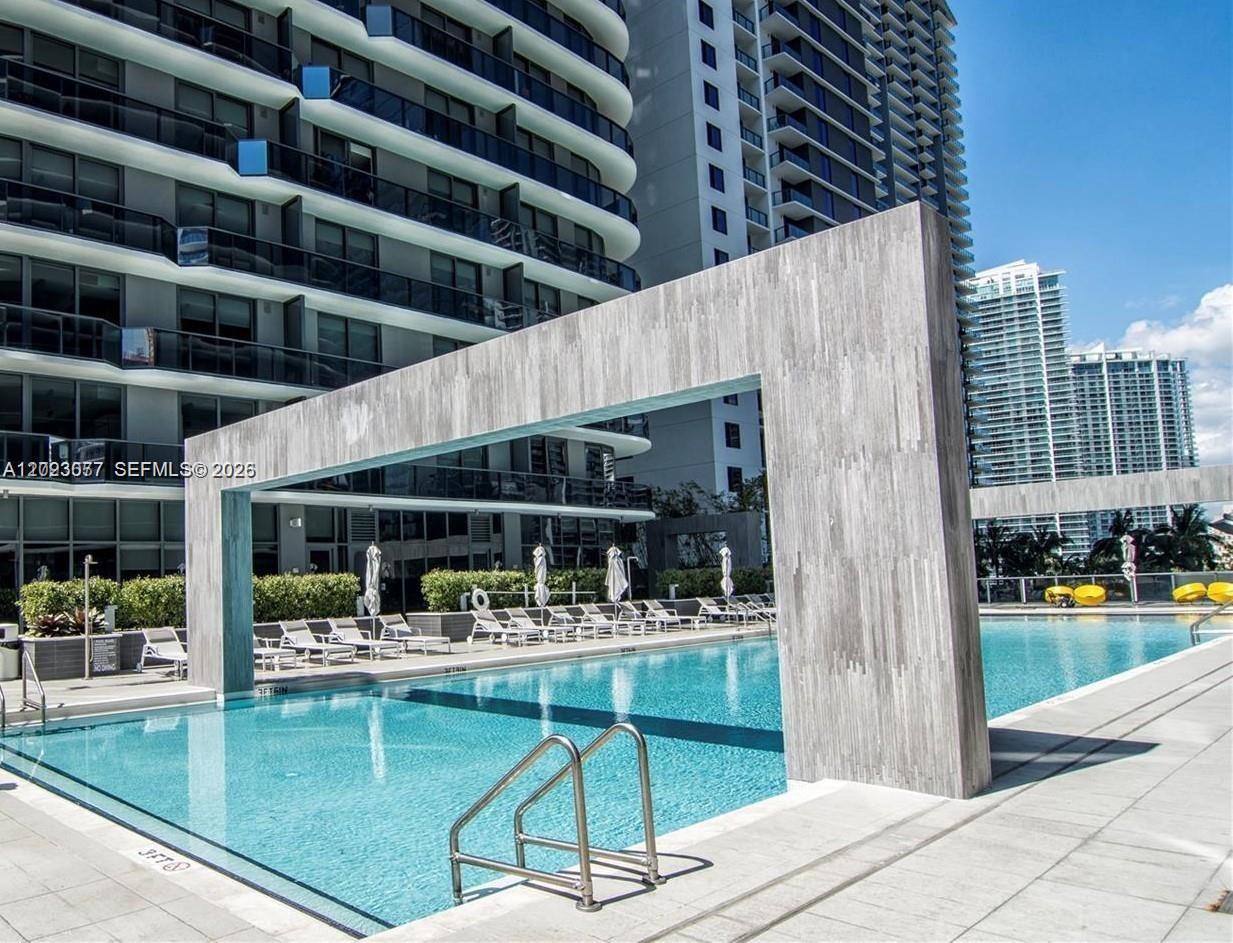45 SW 9th St #3501 Miami, FL 33130