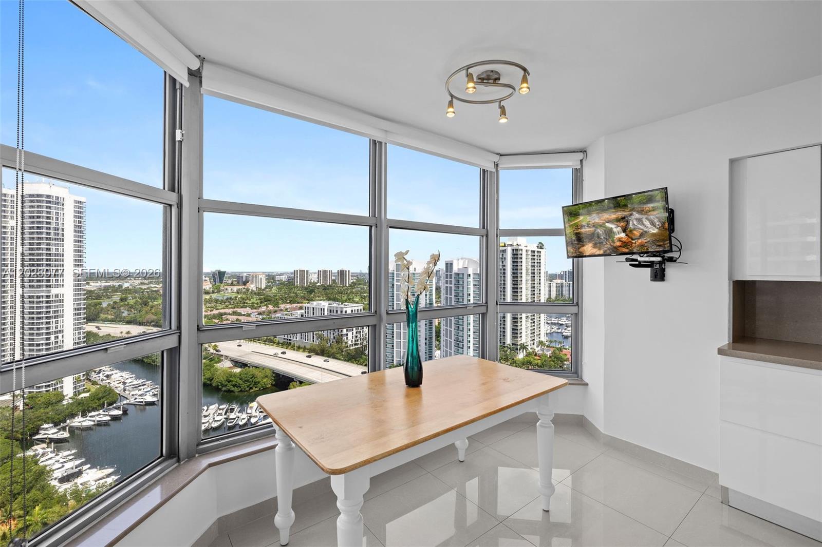 19195 NE 36th Ct #2705 Aventura, FL 33180