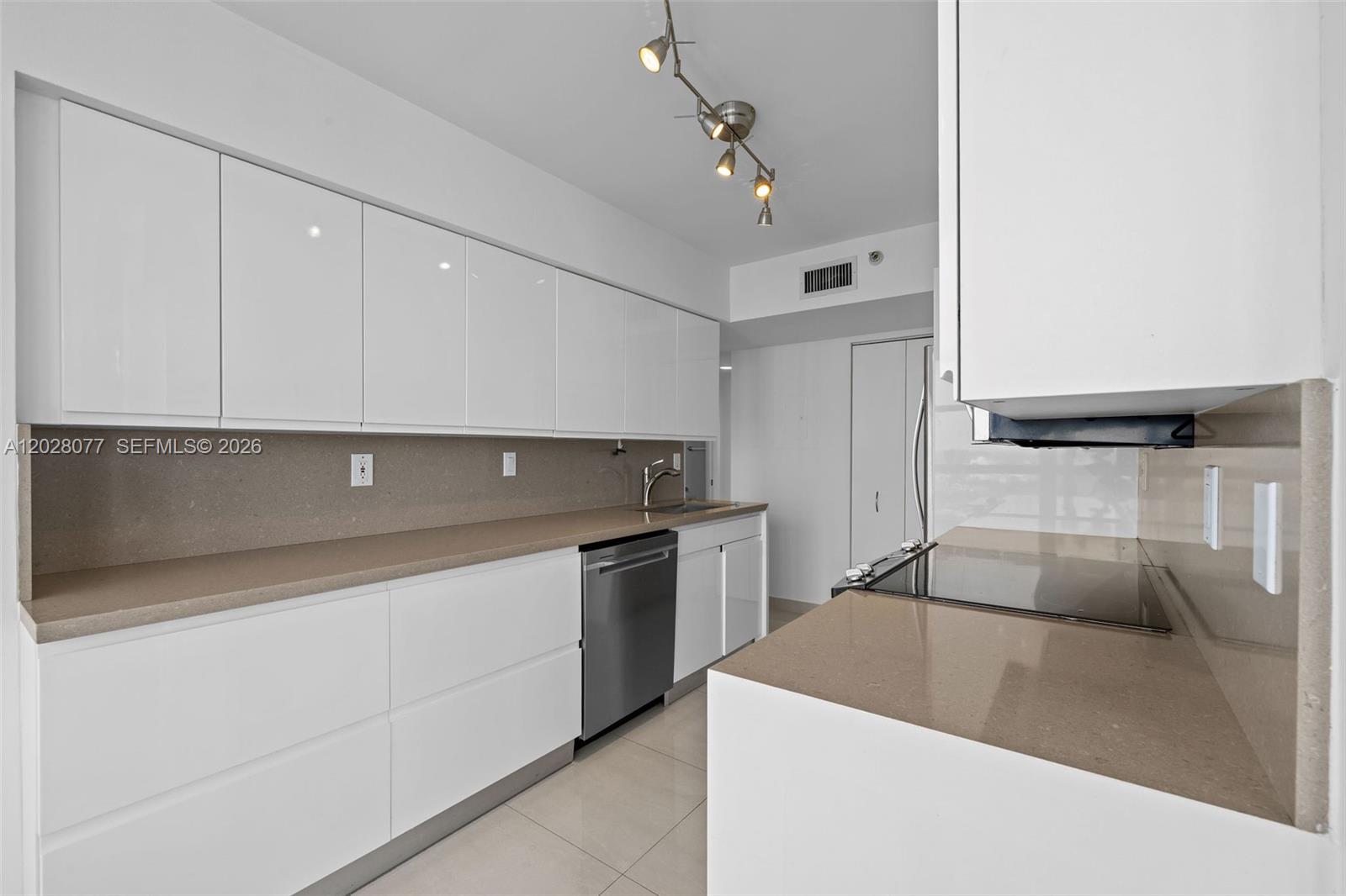 19195 NE 36th Ct #2705 Aventura, FL 33180