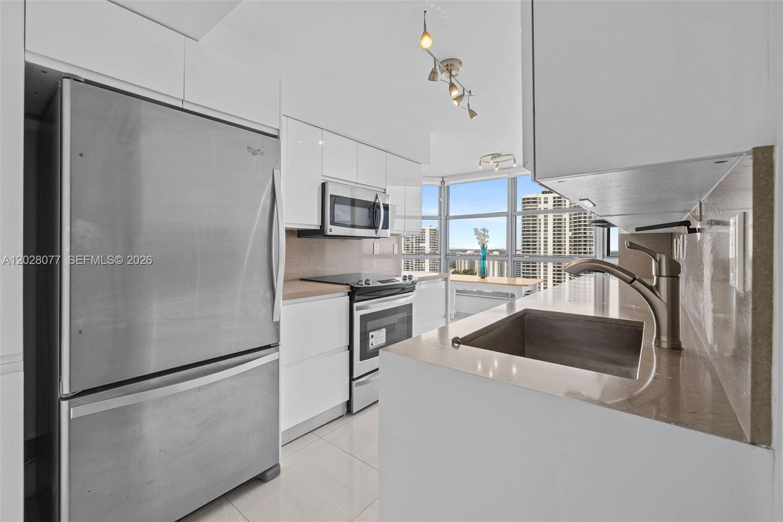 19195 NE 36th Ct #2705 Aventura, FL 33180