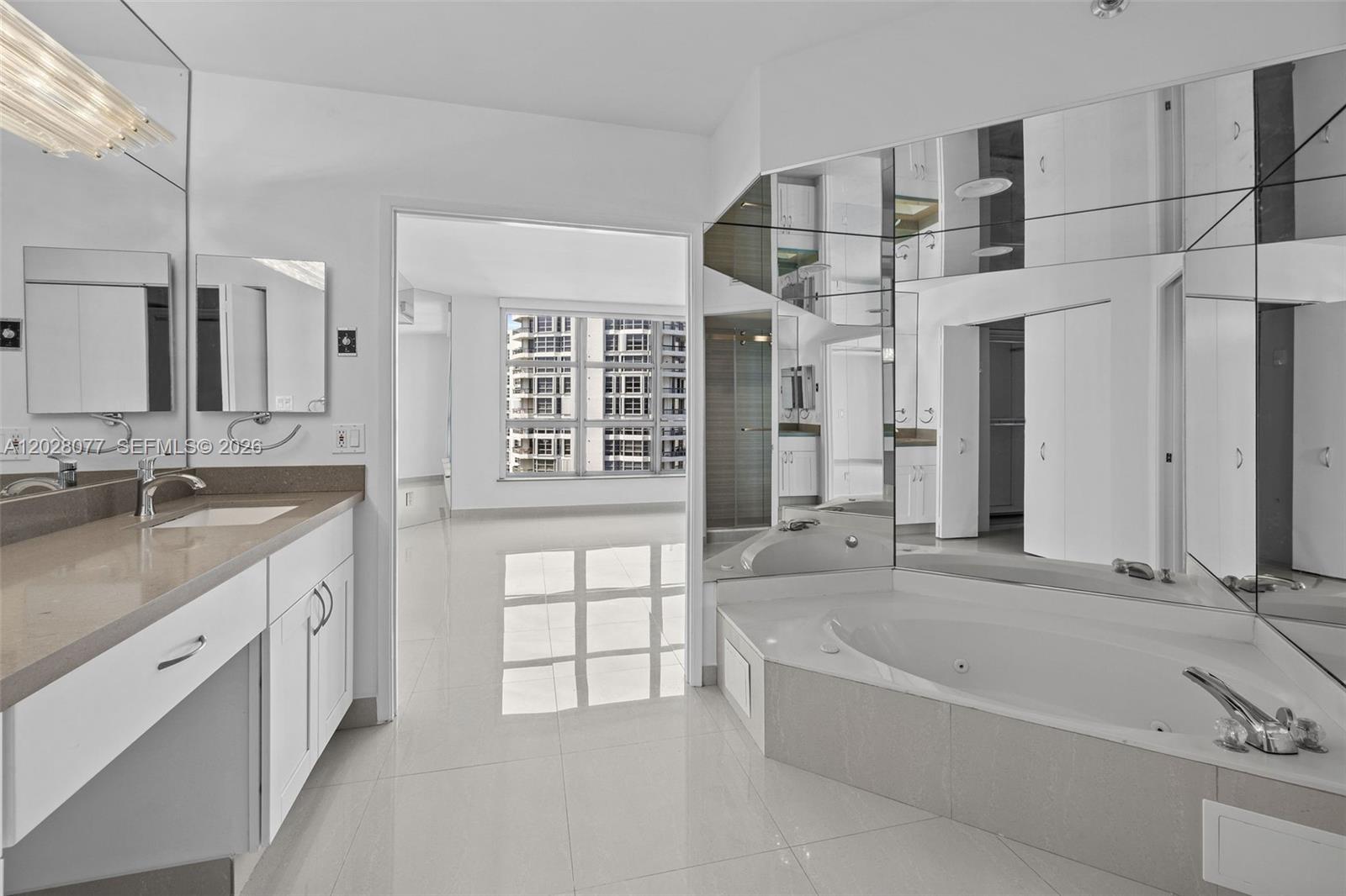 19195 NE 36th Ct #2705 Aventura, FL 33180