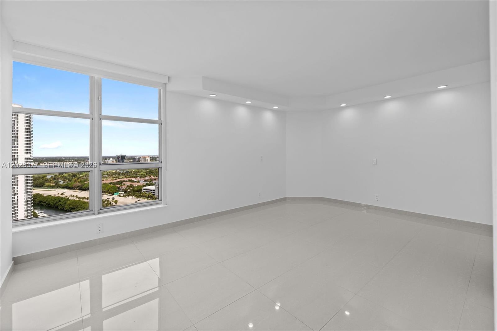 19195 NE 36th Ct #2705 Aventura, FL 33180