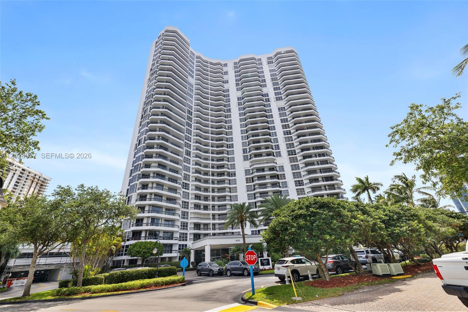 19195 NE 36th Ct #2705 Aventura, FL 33180
