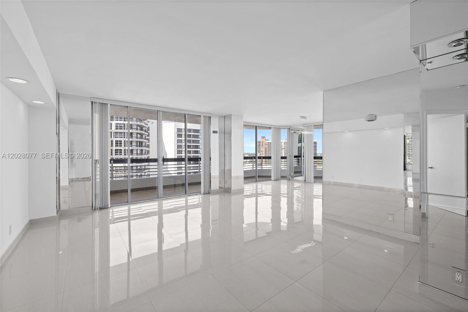 19195 NE 36th Ct #2705 Aventura, FL 33180