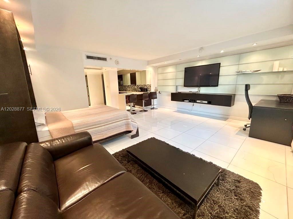 100 Lincoln Rd #701