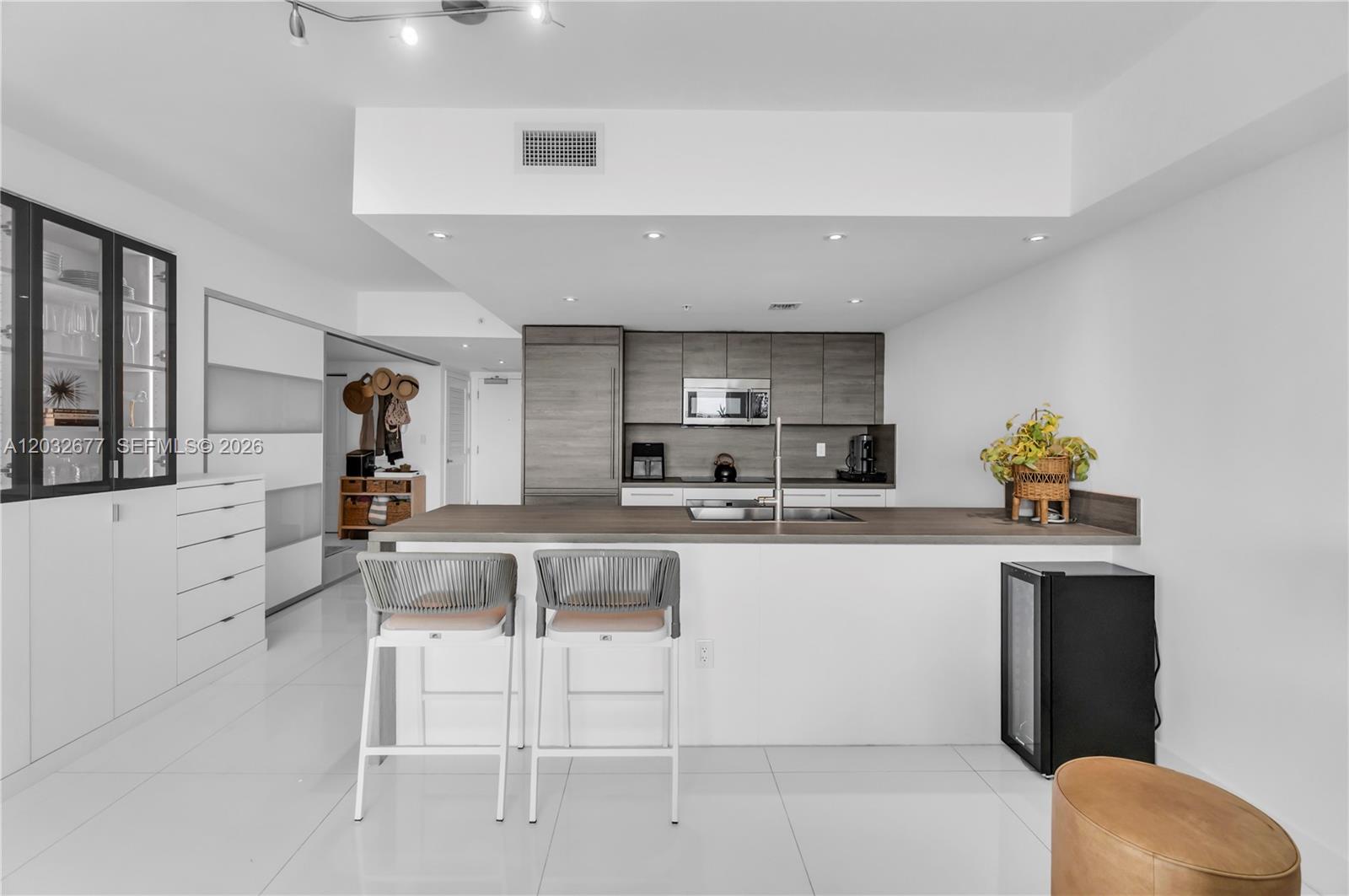 400 Sunny Isles Blvd #1917 Sunny Isles Beach, FL 33160