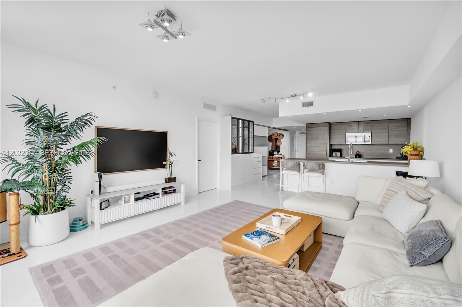 400 Sunny Isles Blvd #1917 Sunny Isles Beach, FL 33160