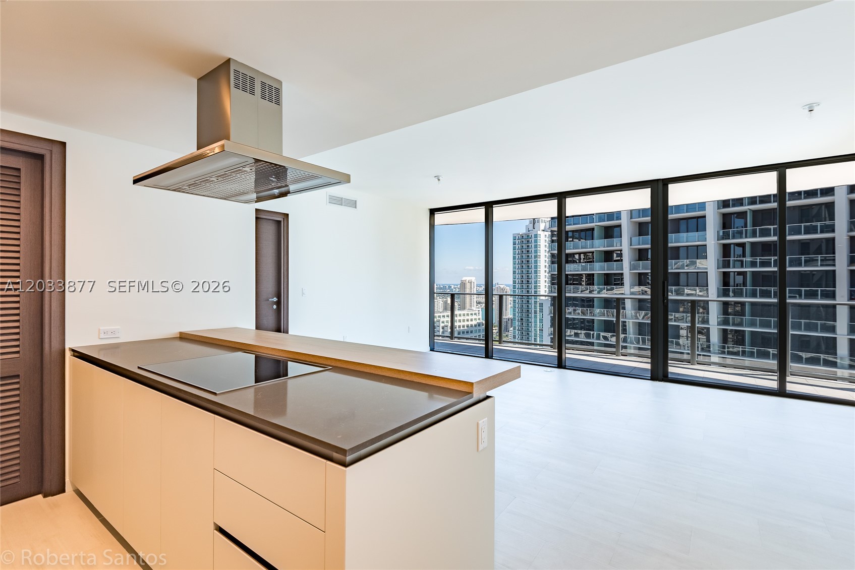 image Brickell Flatiron52