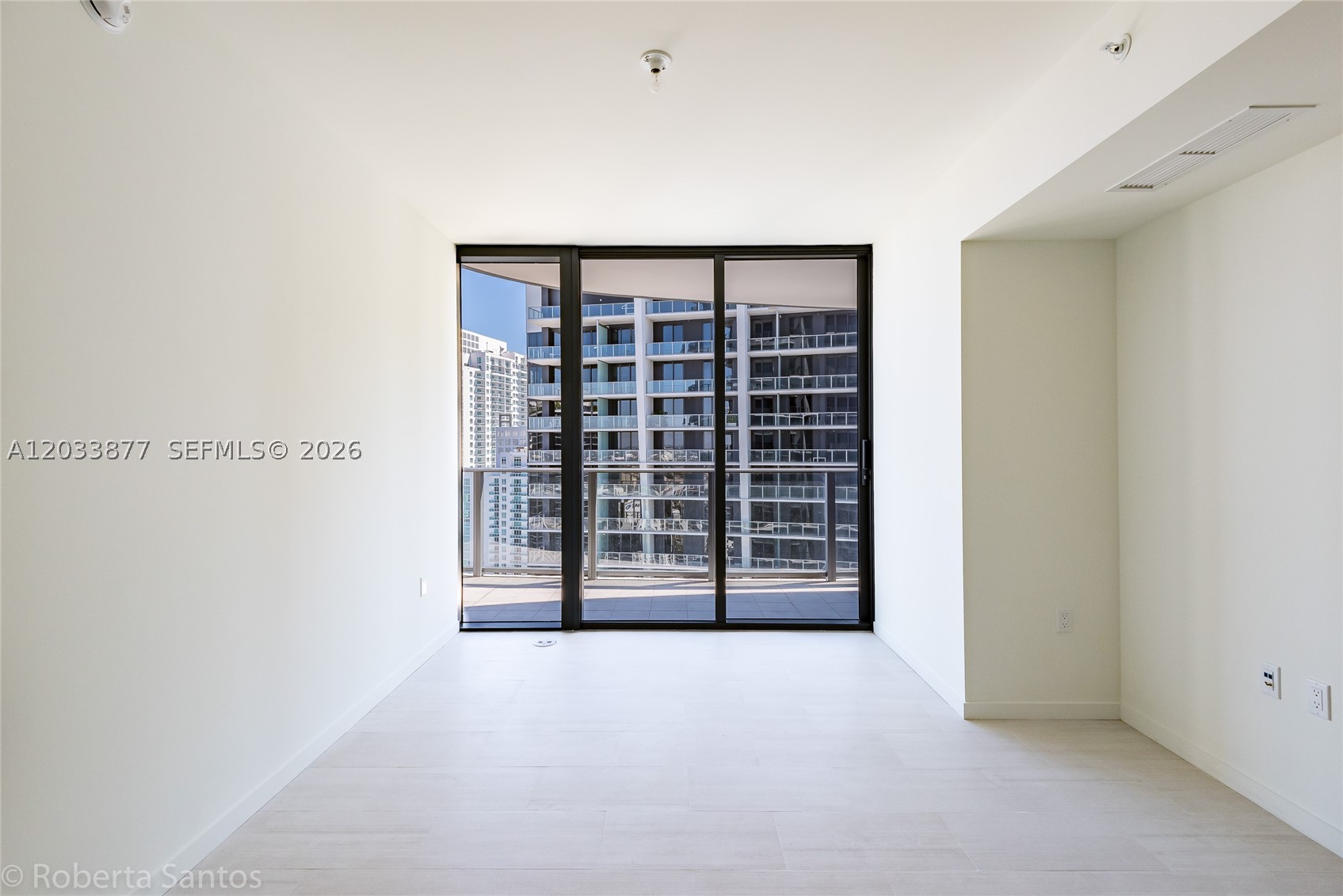 image Brickell Flatiron54