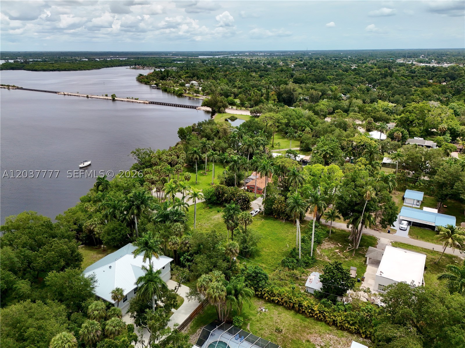 304 Royal Palm Park Rd Fort Myers, FL 33905