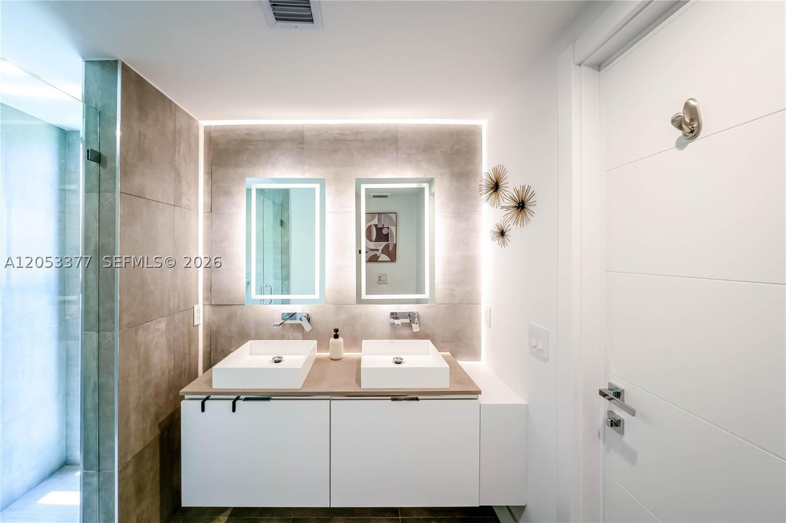 1930 Bay Dr #PH 2 Miami Beach, FL 33141