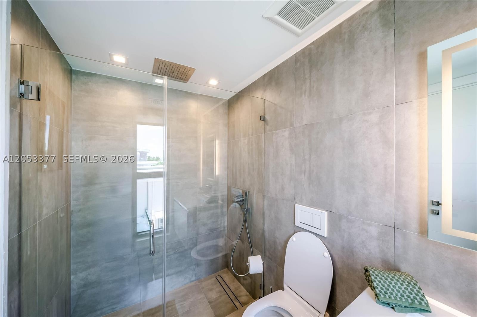 1930 Bay Dr #PH 2 Miami Beach, FL 33141