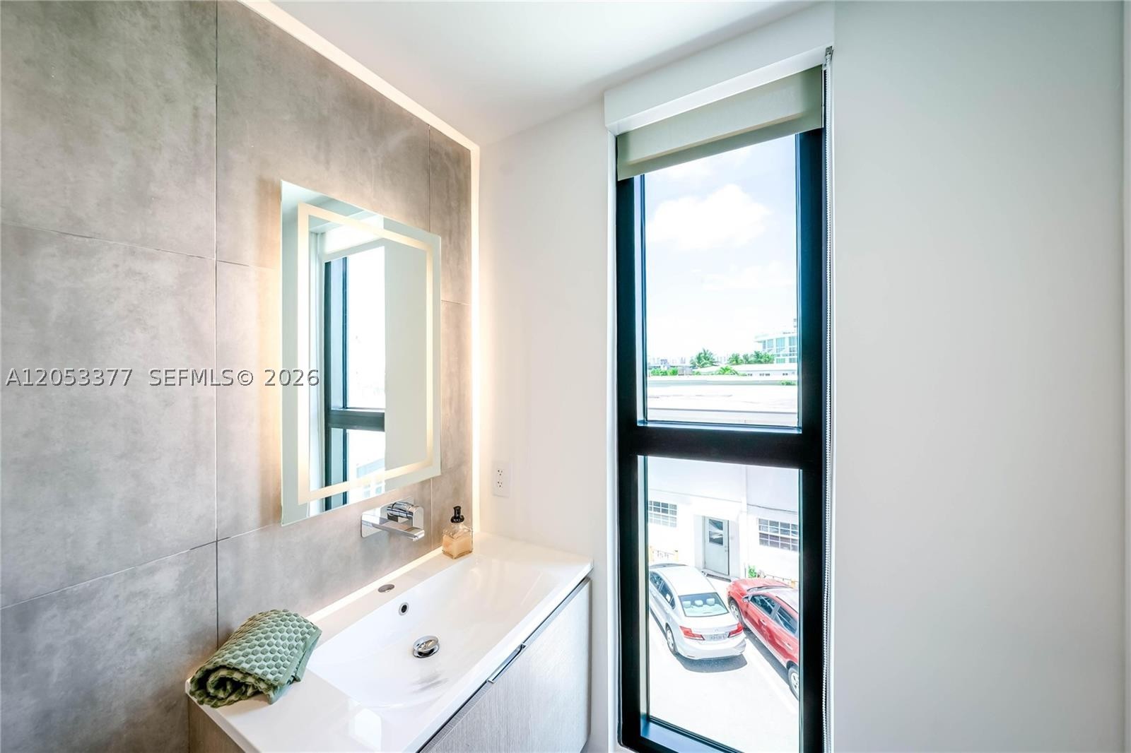 1930 Bay Dr #PH 2 Miami Beach, FL 33141