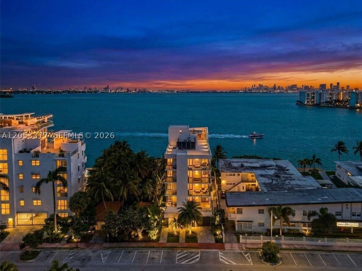 1930 Bay Dr #PH 2 Miami Beach, FL 33141