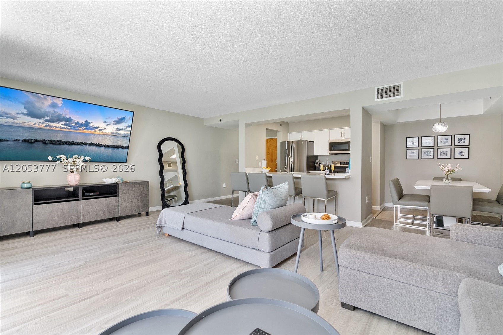 1200 Brickell Bay Dr #2423 Miami, FL 33131