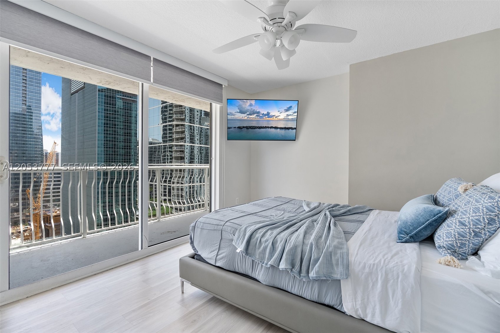1200 Brickell Bay Dr #2423 Miami, FL 33131
