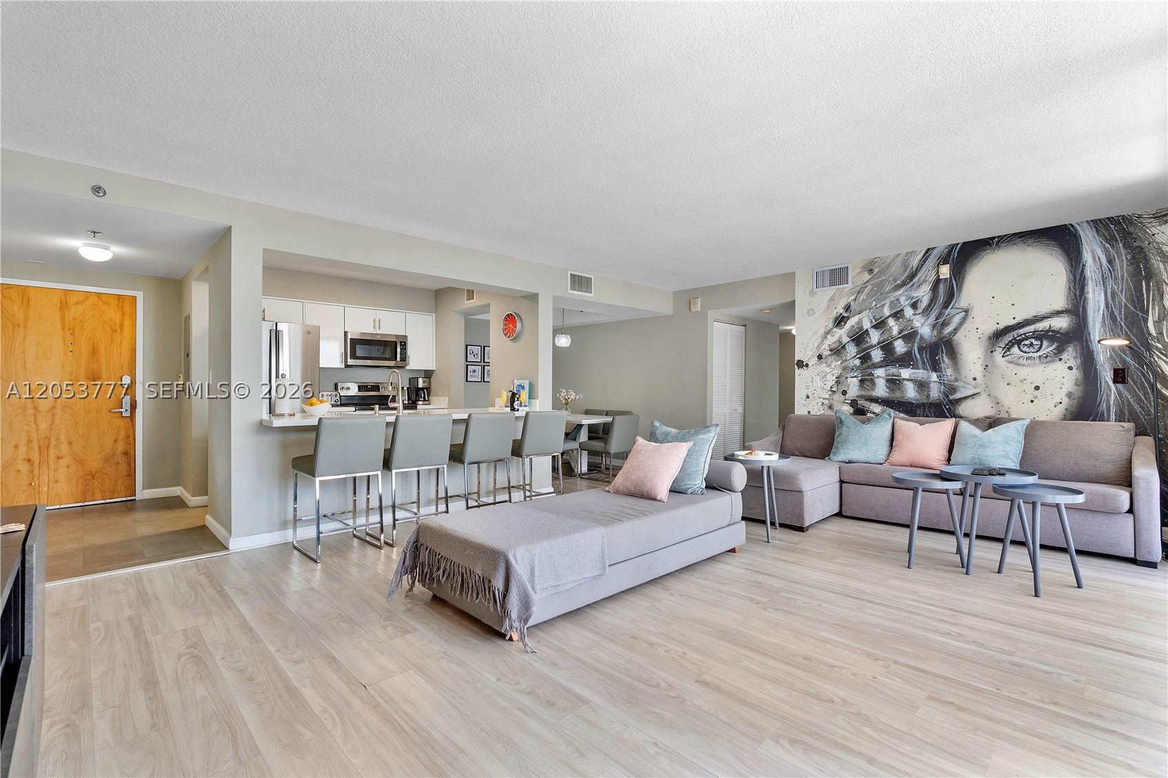 1200 Brickell Bay Dr #2423 Miami, FL 33131