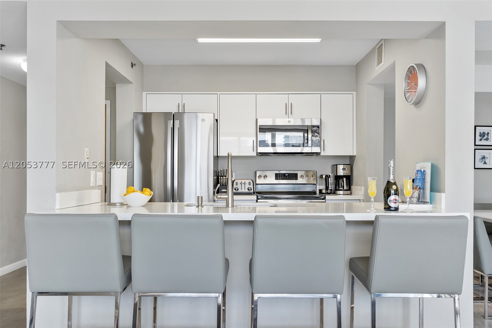1200 Brickell Bay Dr #2423 Miami, FL 33131