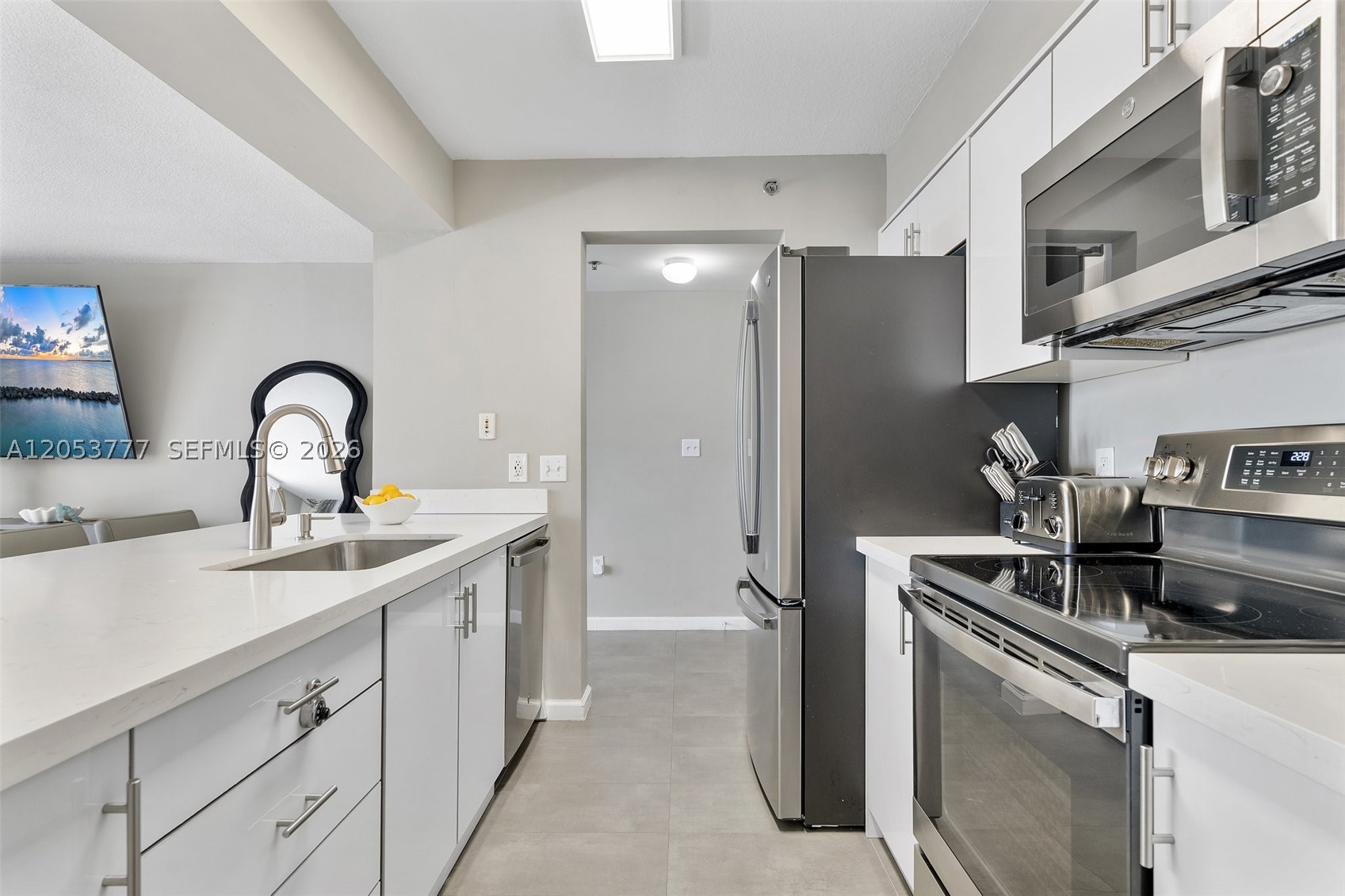 1200 Brickell Bay Dr #2423 Miami, FL 33131