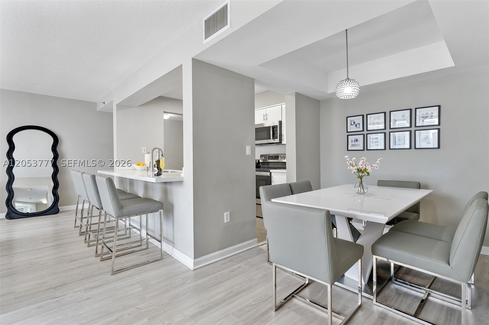 1200 Brickell Bay Dr #2423 Miami, FL 33131