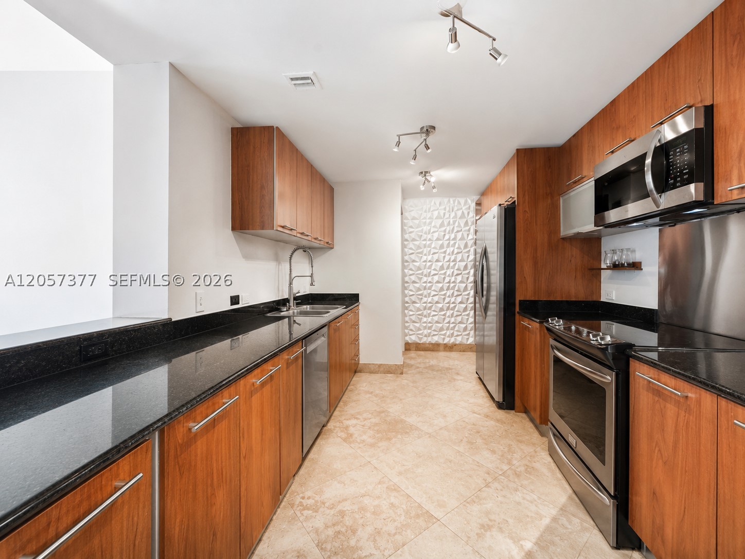 3000 NE 188th St #709 Aventura, FL 33180