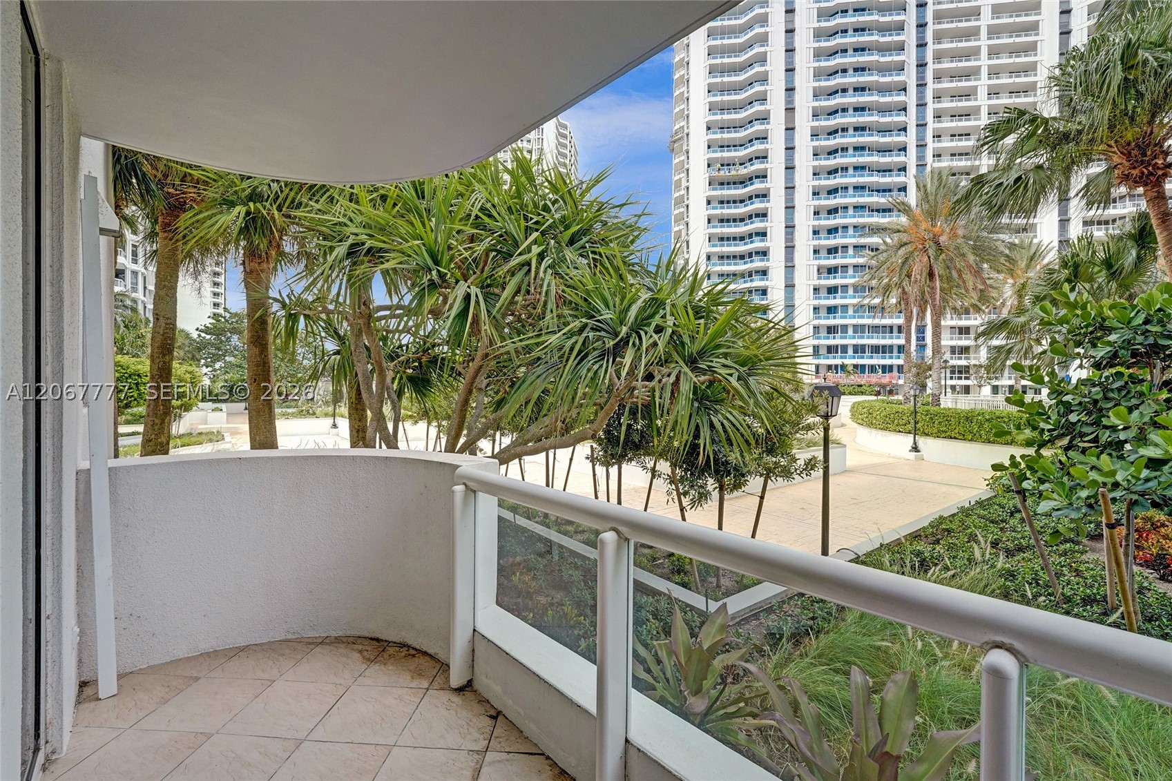 21200 Point Pl #403 Aventura, FL 33180