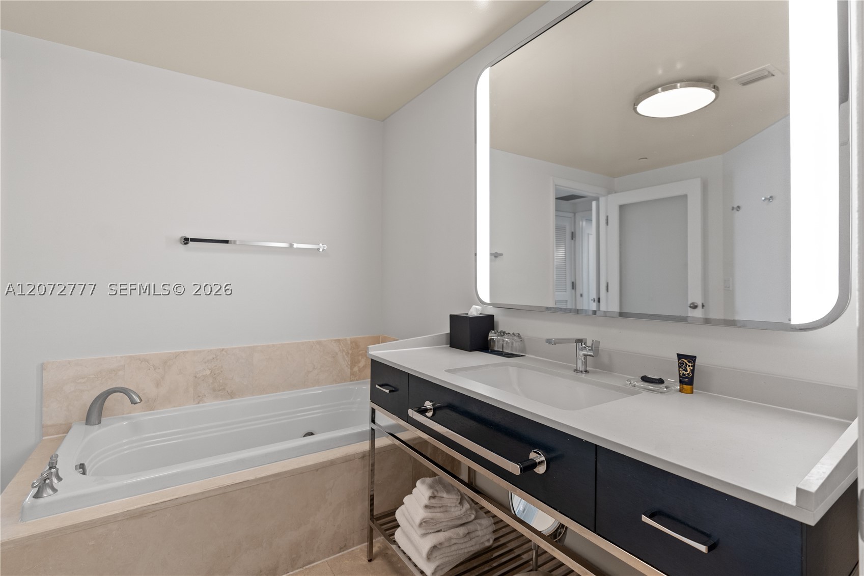 4401 Collins Ave #1115 Miami Beach, FL 33140