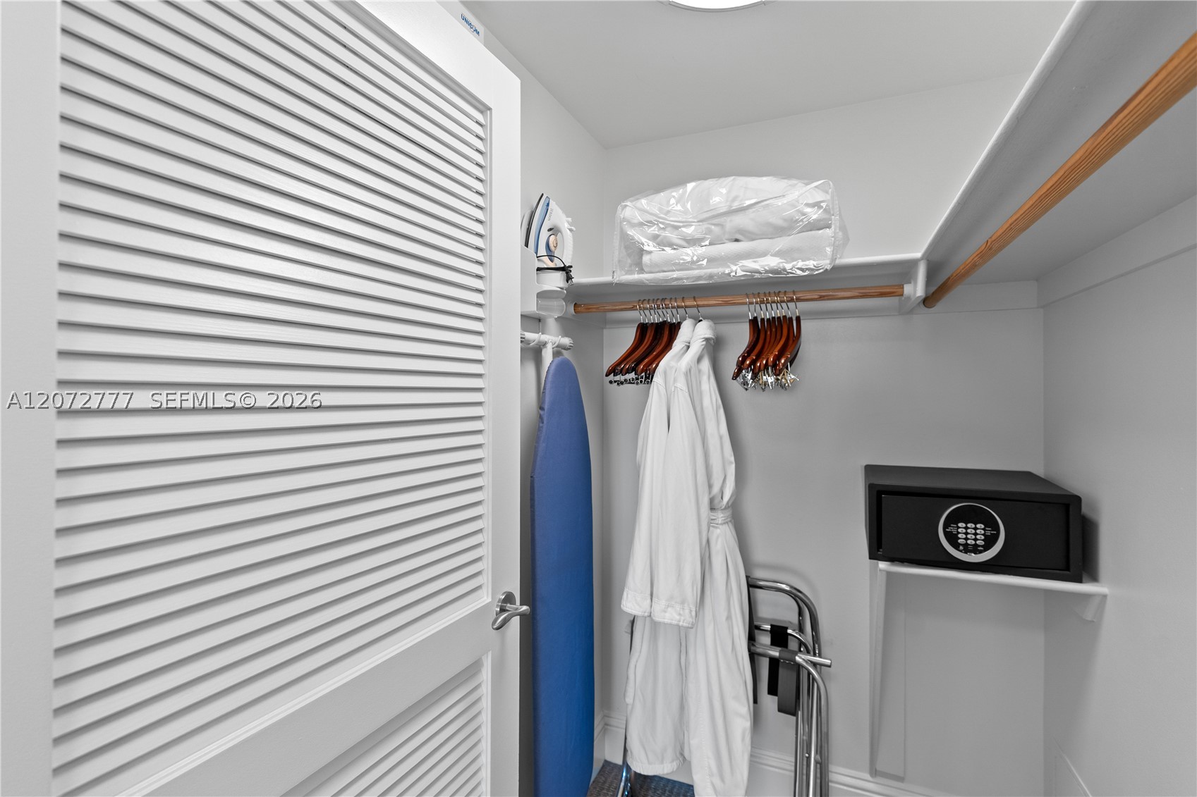 4401 Collins Ave #1115 Miami Beach, FL 33140