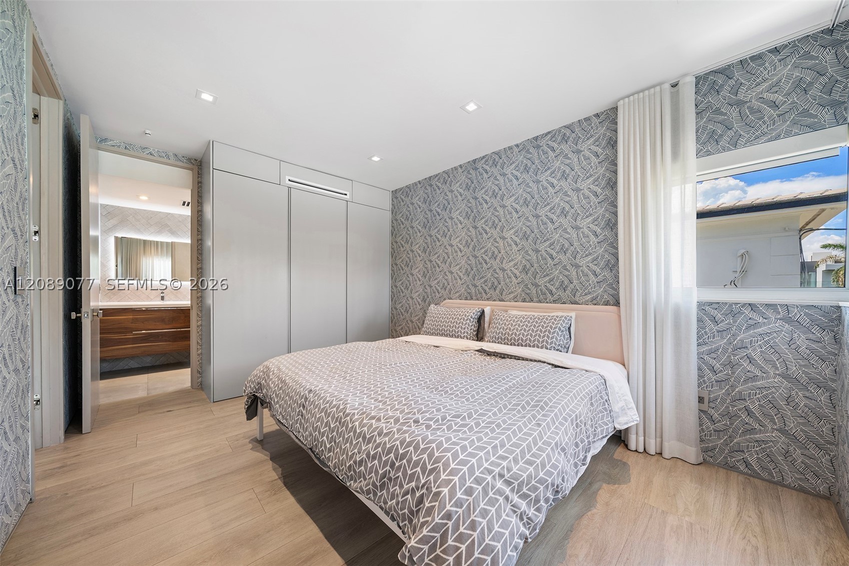 110 Venetian Way Miami Beach, FL 33139