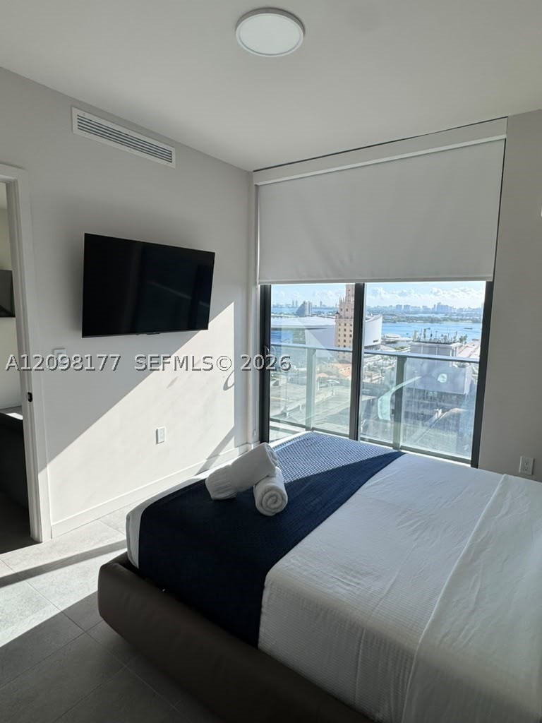 121 NE 5th St #1913 Miami, FL 33132
