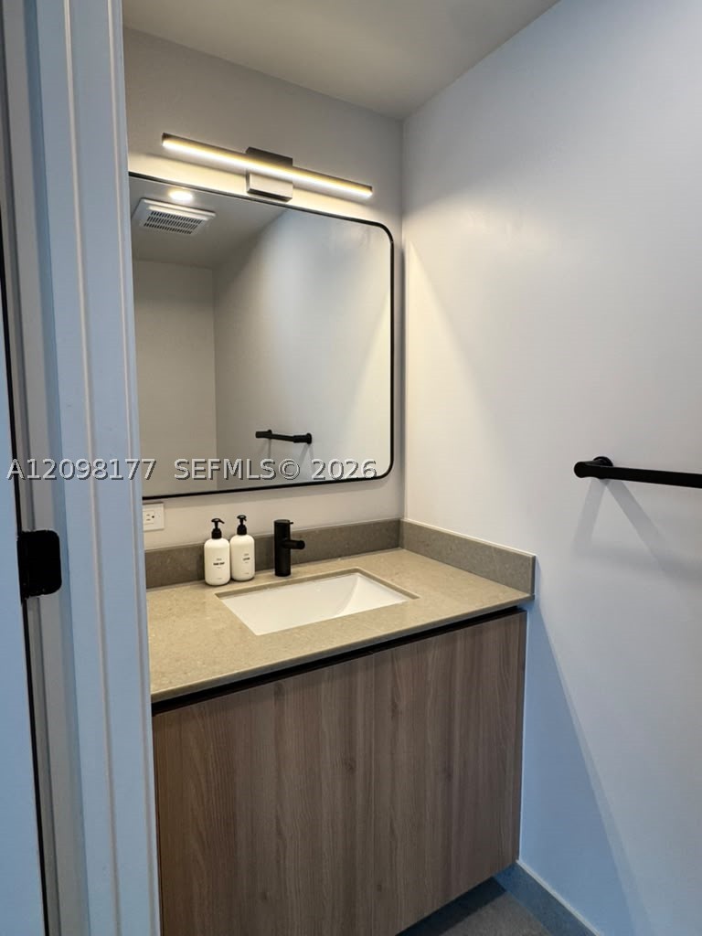121 NE 5th St #1913 Miami, FL 33132
